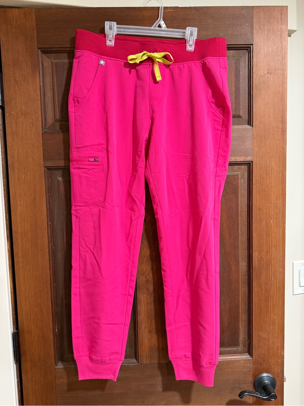 FIGS Shocking Pink Zamora Joggers scrub pants size medium
